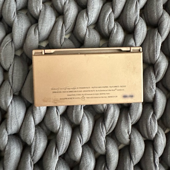 Urban Decay Naked2 Basics Eyeshadow Palette - Picture 4 of 6